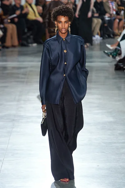 Look 7